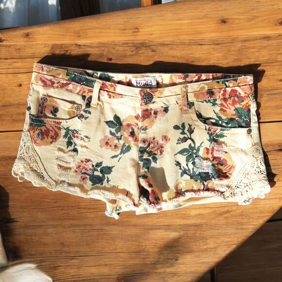 MUDD Size 13 Juniors Floral Distressed Short Shorts with Lace Inserts - Picture 1 of 2